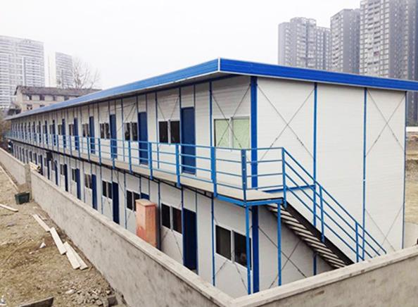 用彩鋼板搭建活動板房有什么優(yōu)勢？